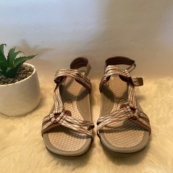 baretraps sandals